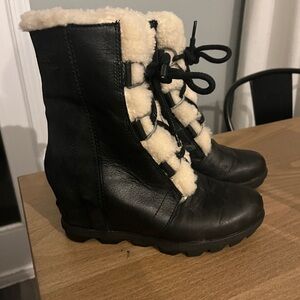 Sorel Women's Joan of Arctic Wedge II Shearling Black